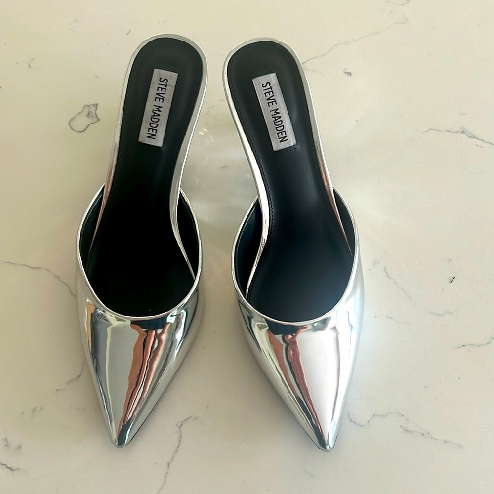 Steve Madden heeled mule.